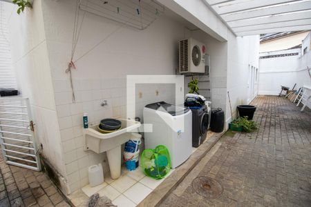 Casa de condomínio para alugar com 500m², 4 quartos e 3 vagas Casa de condomínio para alugar com 500m², 4 quartos e 3 vagasÁrea de Serviço