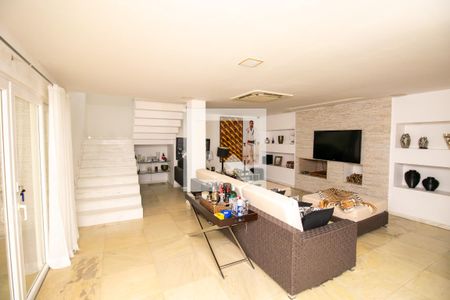 Sala de casa de condomínio para alugar com 4 quartos, 500m² em Vargem Grande, Rio de Janeiro