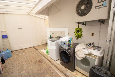 Casa de condomínio para alugar com 500m², 4 quartos e 3 vagas Casa de condomínio para alugar com 500m², 4 quartos e 3 vagasÁrea de Serviço