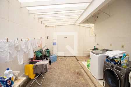 Casa de condomínio para alugar com 500m², 4 quartos e 3 vagas Casa de condomínio para alugar com 500m², 4 quartos e 3 vagasÁrea de Serviço