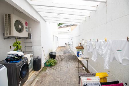 Casa de condomínio para alugar com 500m², 4 quartos e 3 vagas Casa de condomínio para alugar com 500m², 4 quartos e 3 vagasÁrea de Serviço