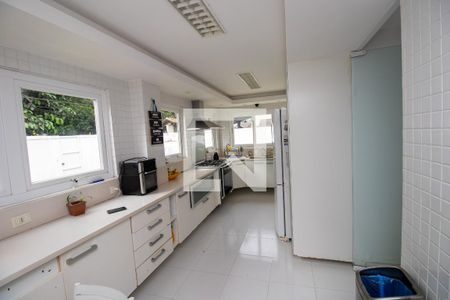 Casa de condomínio para alugar com 500m², 4 quartos e 3 vagas Casa de condomínio para alugar com 500m², 4 quartos e 3 vagasCozinha