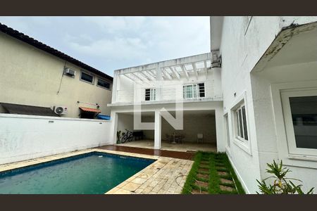 Casa de condomínio para alugar com 500m², 4 quartos e 3 vagas Casa de condomínio para alugar com 500m², 4 quartos e 3 vagasÁrea comum - Piscina
