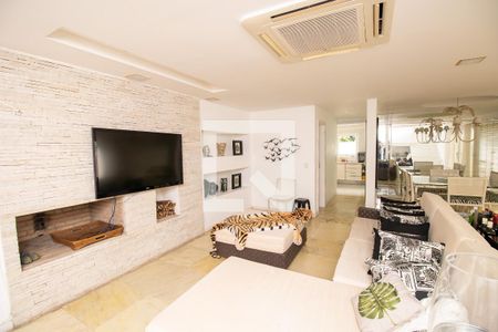 Sala de casa de condomínio para alugar com 4 quartos, 500m² em Vargem Grande, Rio de Janeiro