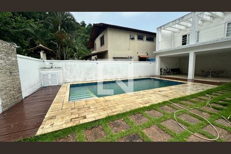 Casa de condomínio para alugar com 500m², 4 quartos e 3 vagas Casa de condomínio para alugar com 500m², 4 quartos e 3 vagasÁrea comum - Piscina