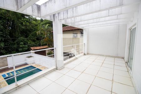 Casa de condomínio para alugar com 500m², 4 quartos e 3 vagas Casa de condomínio para alugar com 500m², 4 quartos e 3 vagasVaranda
