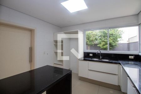 Cozinha de casa de condomínio para alugar com 3 quartos, 205m² em Residencial Real Park Sumaré, Sumaré