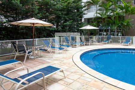 Apartamento à venda com 110m², 2 quartos e 2 vagas Apartamento à venda com 110m², 2 quartos e 2 vagasÁrea comum - Piscina