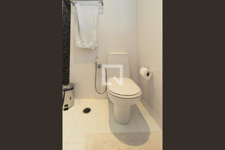 Apartamento à venda com 110m², 2 quartos e 2 vagas Apartamento à venda com 110m², 2 quartos e 2 vagasBanheiro da Suíte 1