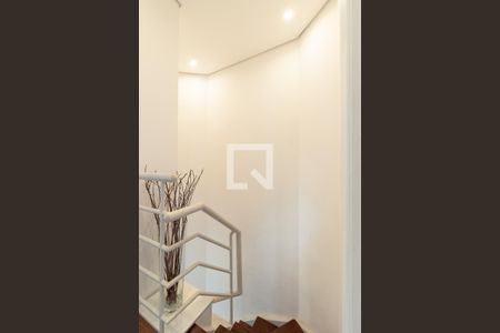 Apartamento à venda com 110m², 2 quartos e 2 vagas Apartamento à venda com 110m², 2 quartos e 2 vagasEscada