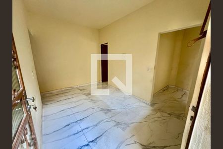 Sala de casa de condomínio para alugar com 2 quartos, 50m² em Jaqueline, Belo Horizonte