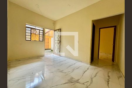 Sala de casa de condomínio para alugar com 2 quartos, 50m² em Jaqueline, Belo Horizonte