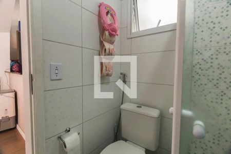 Banheiro da Sala de casa de condomínio para alugar com 3 quartos, 70m² em Água Rasa, São Paulo