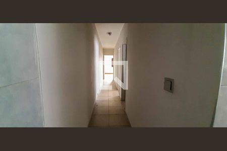 Corredor de casa à venda com 3 quartos, 150m² em Km 18, Osasco