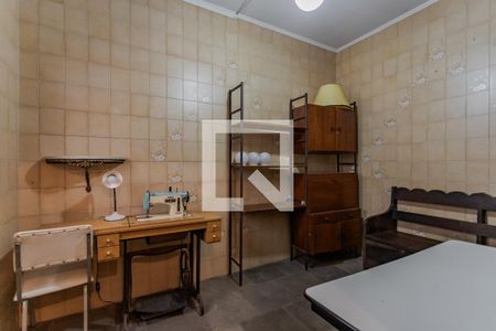 Casa à venda com 560m², 5 quartos e 5 vagas Casa à venda com 560m², 5 quartos e 5 vagasQuarto de Serviço