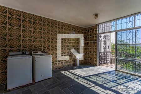 Casa à venda com 560m², 5 quartos e 5 vagas Casa à venda com 560m², 5 quartos e 5 vagasÁrea de Serviço