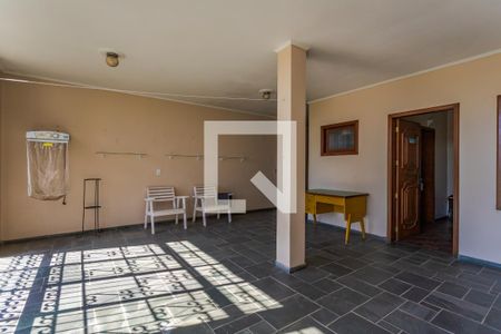 Casa à venda com 560m², 5 quartos e 5 vagas Casa à venda com 560m², 5 quartos e 5 vagasÁrea de Serviço