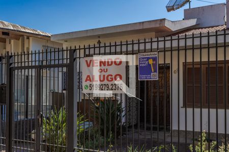 Casa à venda com 560m², 5 quartos e 5 vagas Casa à venda com 560m², 5 quartos e 5 vagasFachada