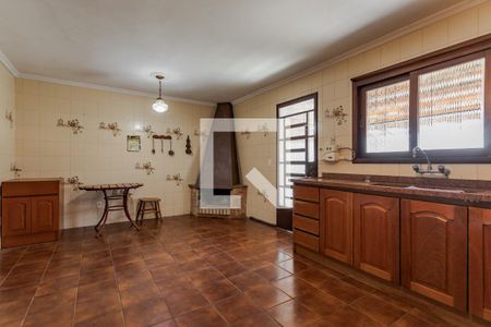 Casa à venda com 560m², 5 quartos e 5 vagas Casa à venda com 560m², 5 quartos e 5 vagasCozinha