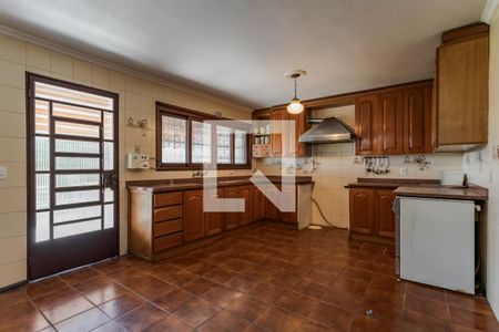 Casa à venda com 560m², 5 quartos e 5 vagas Casa à venda com 560m², 5 quartos e 5 vagasCozinha