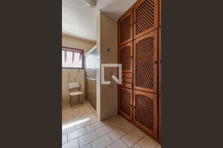 Casa à venda com 560m², 5 quartos e 5 vagas Casa à venda com 560m², 5 quartos e 5 vagasBanheiro