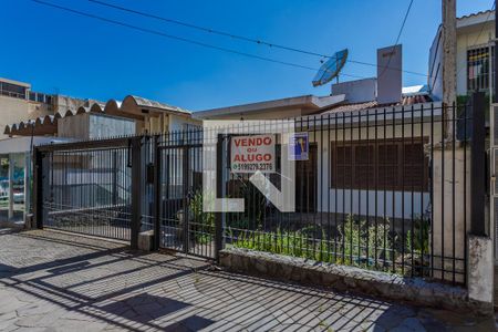 Casa à venda com 560m², 5 quartos e 5 vagas Casa à venda com 560m², 5 quartos e 5 vagasFachada