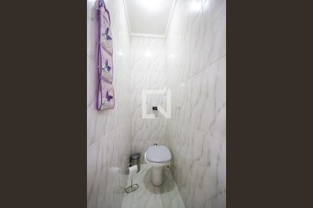 Casa à venda com 238m², 3 quartos e 2 vagas Casa à venda com 238m², 3 quartos e 2 vagasBanheiro de serviço