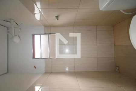 Banheiro de kitnet/studio para alugar com 1 quarto, 35m² em Vila Brandina, Campinas