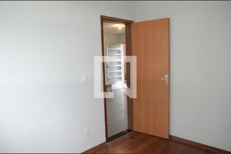 Quarto 2 de apartamento para alugar com 2 quartos, 49m² em Jardim Vitoria, Belo Horizonte