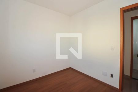 Quarto 1 de apartamento para alugar com 2 quartos, 45m² em Morro Santana, Porto Alegre