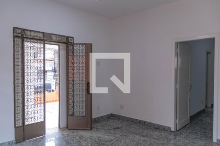 Casa para alugar com 4 quartos, 233m² em Grajaú, Belo Horizonte