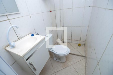 Banheiro  de kitnet/studio para alugar com 0 quarto, 18m² em Vargem Pequena, Rio de Janeiro