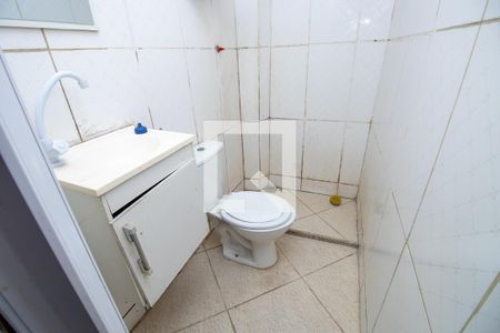 Banheiro  de kitnet/studio para alugar com 0 quarto, 18m² em Vargem Pequena, Rio de Janeiro