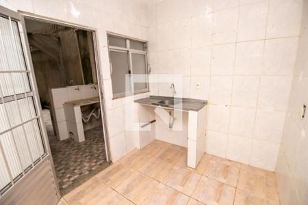 Cozinha de kitnet/studio para alugar com 1 quarto, 25m² em Vargem Pequena, Rio de Janeiro