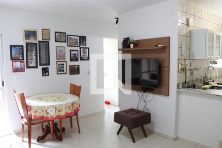 Sala de apartamento para alugar com 2 quartos, 60m² em Jardim Goiás, Goiânia