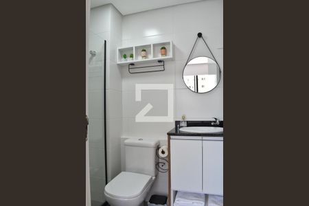 Banheiro de apartamento para alugar com 1 quarto, 35m² em Centro, Curitiba