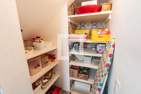 Apartamento à venda com 240m², 5 quartos e 3 vagas Apartamento à venda com 240m², 5 quartos e 3 vagasDespensa