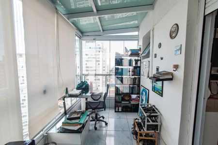 Apartamento à venda com 240m², 5 quartos e 3 vagas Apartamento à venda com 240m², 5 quartos e 3 vagasVaranda da suíte 3