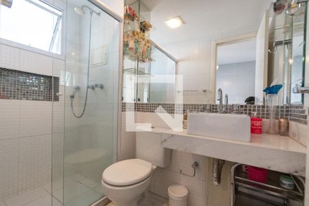 Apartamento à venda com 240m², 5 quartos e 3 vagas Apartamento à venda com 240m², 5 quartos e 3 vagasBanheiro da suíte 3