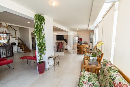 Apartamento à venda com 240m², 5 quartos e 3 vagas Apartamento à venda com 240m², 5 quartos e 3 vagasSala