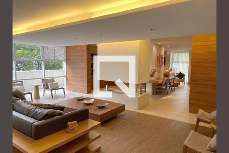 Apartamento à venda com 240m², 5 quartos e 3 vagas Apartamento à venda com 240m², 5 quartos e 3 vagasSalão de festas