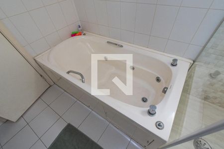 Apartamento à venda com 240m², 5 quartos e 3 vagas Apartamento à venda com 240m², 5 quartos e 3 vagasBanheiro da suíte 1
