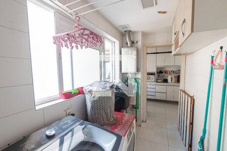 Apartamento à venda com 240m², 5 quartos e 3 vagas Apartamento à venda com 240m², 5 quartos e 3 vagasÁrea de serviço