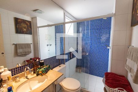 Apartamento à venda com 240m², 5 quartos e 3 vagas Apartamento à venda com 240m², 5 quartos e 3 vagasBanheiro da suíte 2