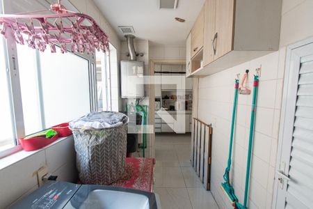 Apartamento à venda com 240m², 5 quartos e 3 vagas Apartamento à venda com 240m², 5 quartos e 3 vagasÁrea de serviço
