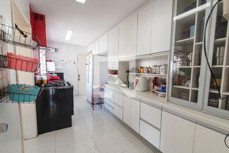 Apartamento à venda com 240m², 5 quartos e 3 vagas Apartamento à venda com 240m², 5 quartos e 3 vagasCozinha