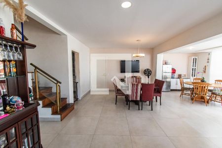 Apartamento à venda com 240m², 5 quartos e 3 vagas Apartamento à venda com 240m², 5 quartos e 3 vagasSala