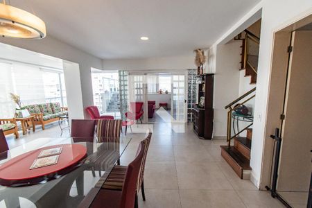 Apartamento à venda com 240m², 5 quartos e 3 vagas Apartamento à venda com 240m², 5 quartos e 3 vagasSala