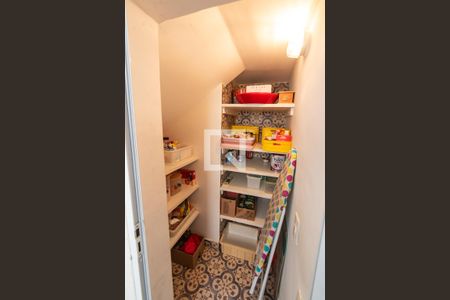 Apartamento à venda com 240m², 5 quartos e 3 vagas Apartamento à venda com 240m², 5 quartos e 3 vagasDespensa