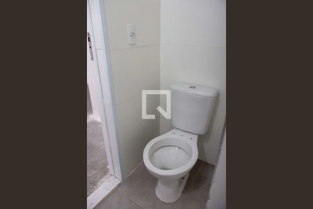 Apartamento à venda com 74m², 2 quartos e 1 vaga Apartamento à venda com 74m², 2 quartos e 1 vagaBanheiro da Suíte 2